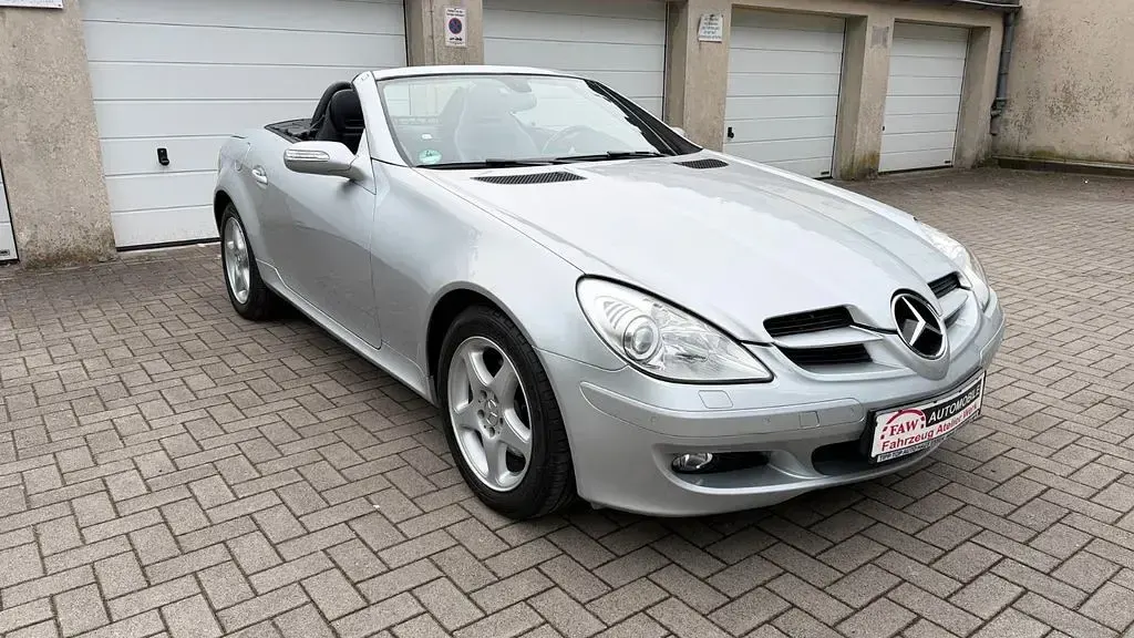 Second-hand Mercedes SLK200 163 CP (119 kW) 2005 Argintiu Cabrio