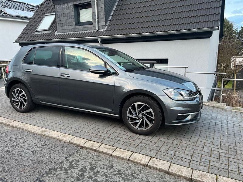 Gebraucht VW Golf VII Join 116 PS (85 kW) 2018 Grau Limousine