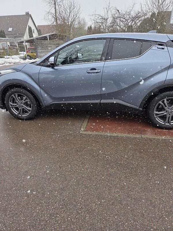 Blau Gebraucht 2022 Toyota C-HR SUV | 22.500 € (Fairer Preis) - Bild 1/4