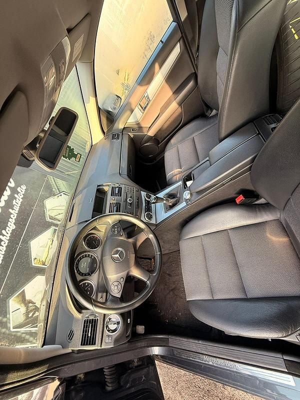 Gebraucht Mercedes C180 156 PS (114 kW) 2010 Grau Limousine