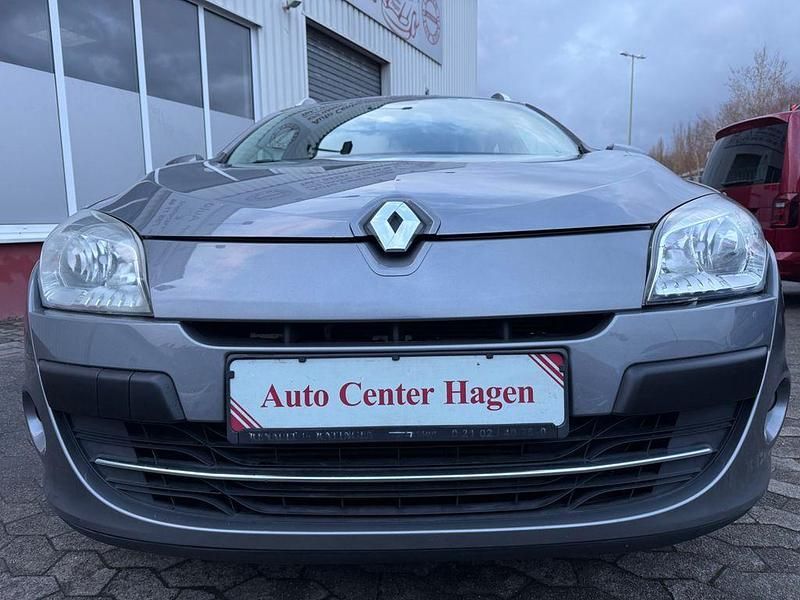 Gebraucht Renault Mégane III Luxe 131 PS (96 kW) 2010 Grau Limousine