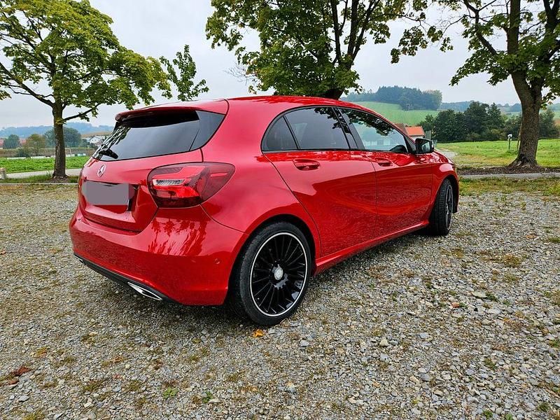 Gebraucht Mercedes A200 136 PS (100 kW) 2016 Rot Limousine