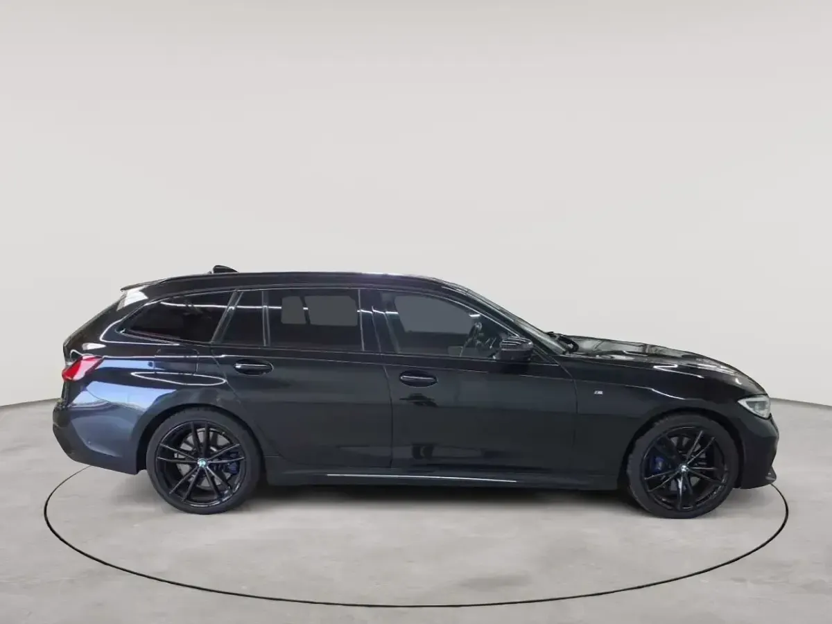 Gebraucht BMW 330 M Sport 184 PS (135 kW) 2021 Saphirschwarz metallic Kombi