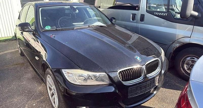 Second-hand BMW 318 143 CP (105 kW) 2010 Negru Berlinǎ