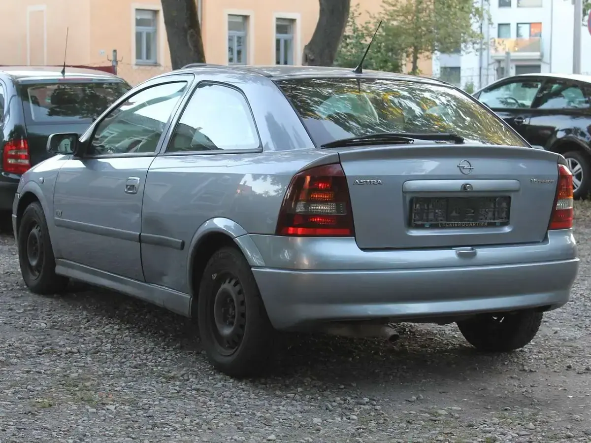 Gebraucht Opel Astra Njoy 103 PS (75 kW) 2003 Silber Limousine