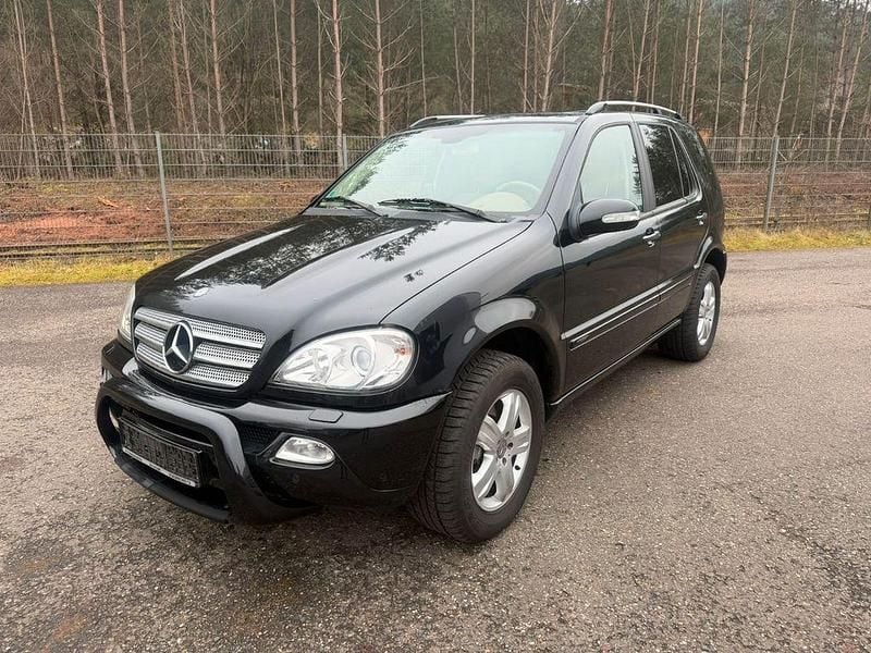 Schwarz Gebraucht 2005 Mercedes ML270 Edition SUV | 5.990 € (Guter Preis) - Bild 1/4