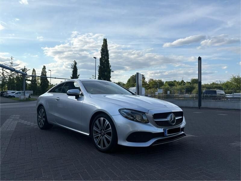 Silber Gebraucht 2018 Mercedes E200 Avantgarde Coupé | 26.900 € (Superpreis) - Bild 1/4