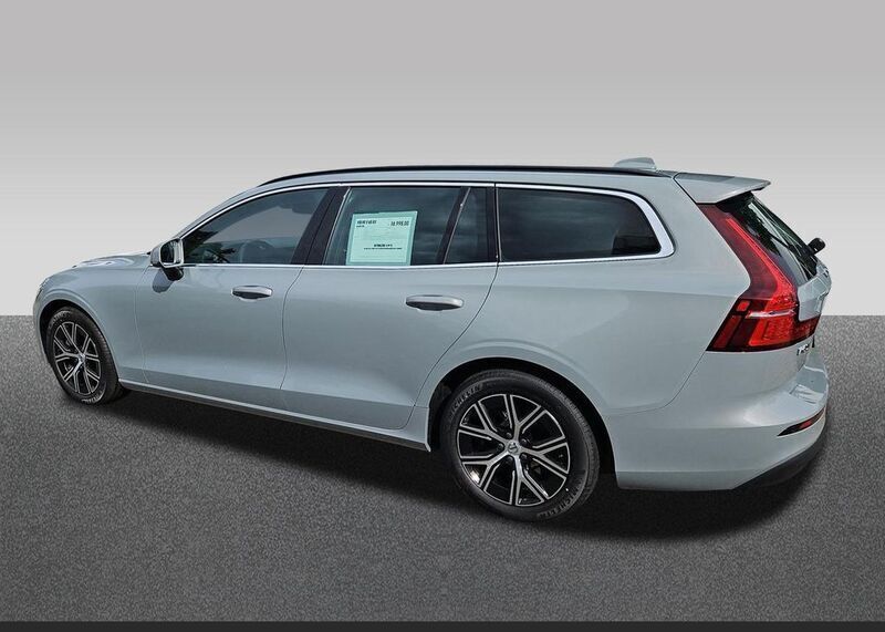 Gebraucht Volvo V60 Core 163 PS (119 kW) 2023 Vapour grey / metallic Kombi