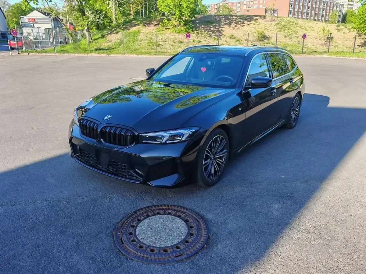 Gebraucht BMW 330 M Sport 286 PS (210 kW) 2024 Schwarz Kombi