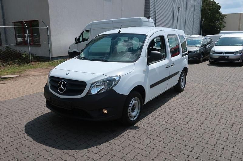 Weiß Gebraucht 2019 Mercedes Citan 109 Limousine | 8.500 € (Fairer Preis) - Bild 1/4