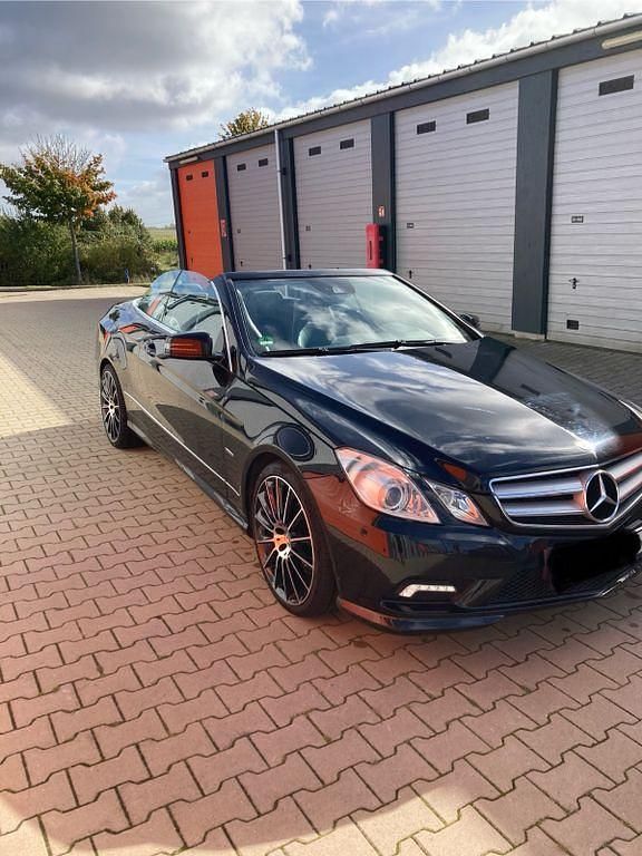 Schwarz Gebraucht 2011 Mercedes E250 AMG line Cabrio | 14.500 € (Fairer Preis) - Bild 1/4