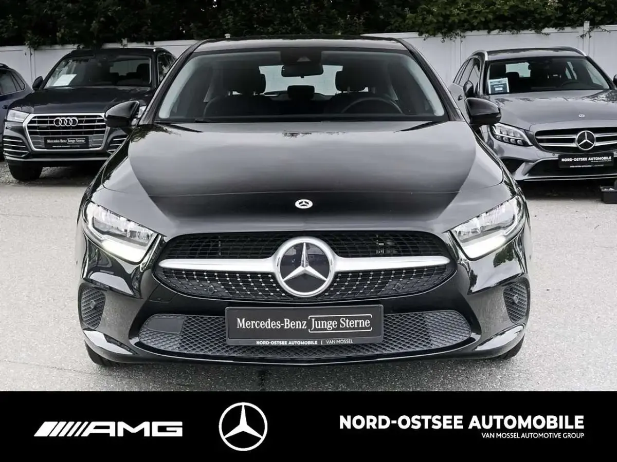 Gebraucht Mercedes A250 Progressive 160 PS (117 kW) 2021 Unilack nachtschwarz Limousine
