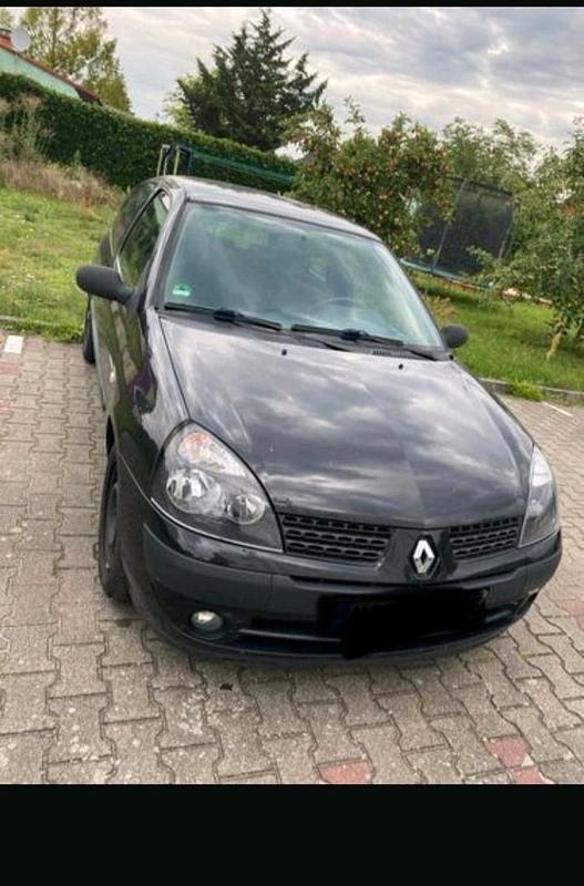 Second-hand Renault Clio II 58 CP (42 kW) 2006 Negru Hatchback