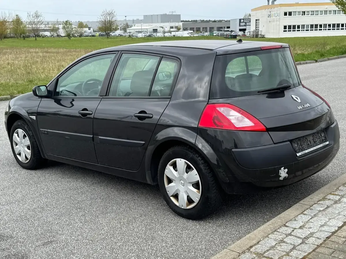 Gebraucht Renault Mégane Dynamique 98 PS (72 kW) 2005 Schwarz Limousine
