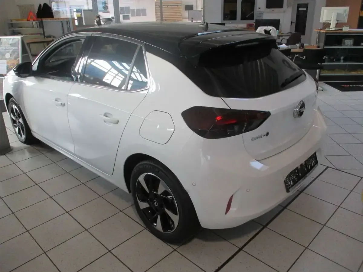 Gebraucht Opel Corsa-e Elegance 100 kW (136 PS) 2023 Weiß Kleinwagen