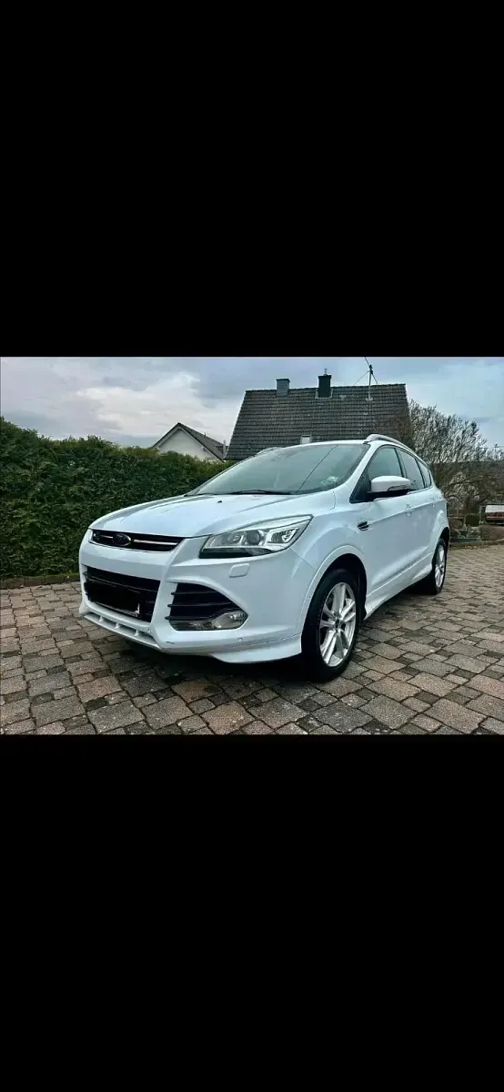 Gebraucht Ford Kuga Individual 179 PS (131 kW) 2016 Weiß SUV