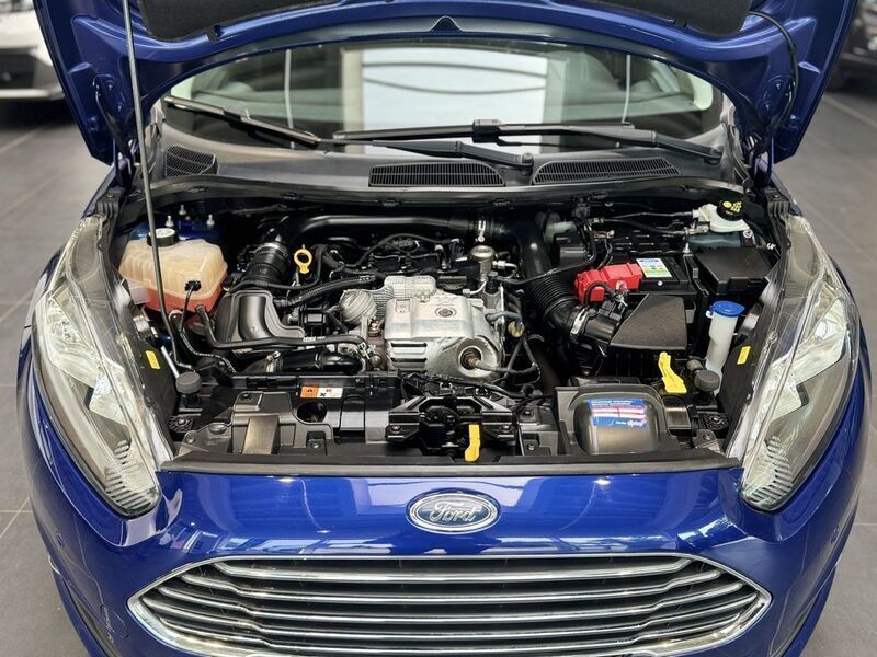 Gebraucht Ford Fiesta SYNC Edition 101 PS (74 kW) 2014 Blau Kleinwagen