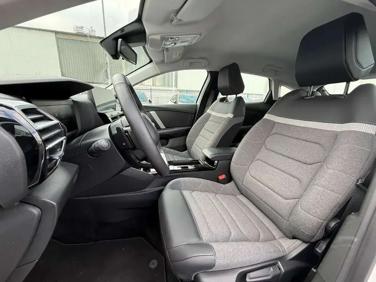 Gebraucht Citroën C4 131 PS (96 kW) 2023 Weiß SUV