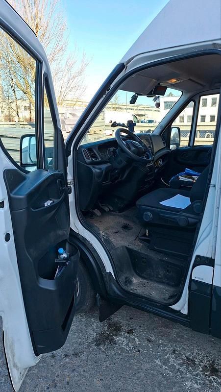 Second-hand Iveco Daily 155 CP (114 kW) 2020 Alb Berlinǎ