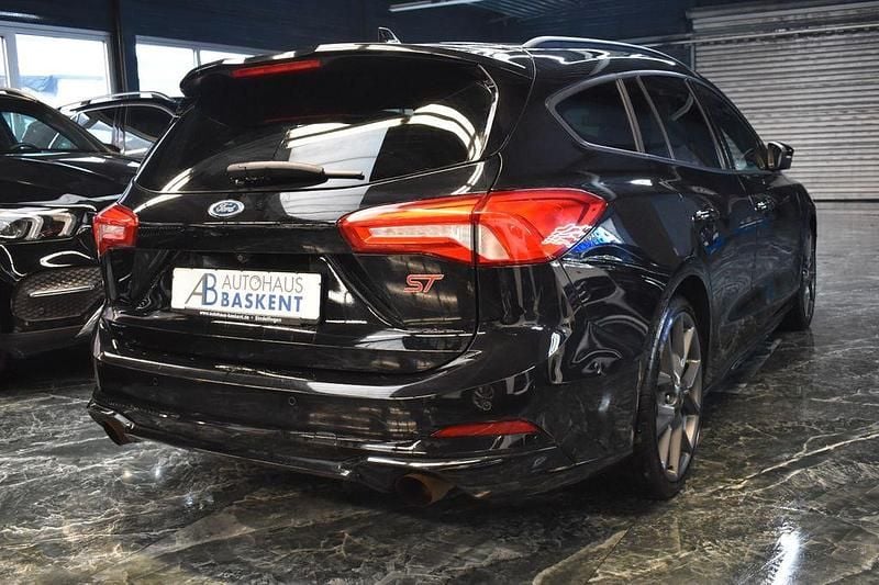 Gebraucht Ford Focus ST 280 PS (205 kW) 2021 Schwarz Limousine