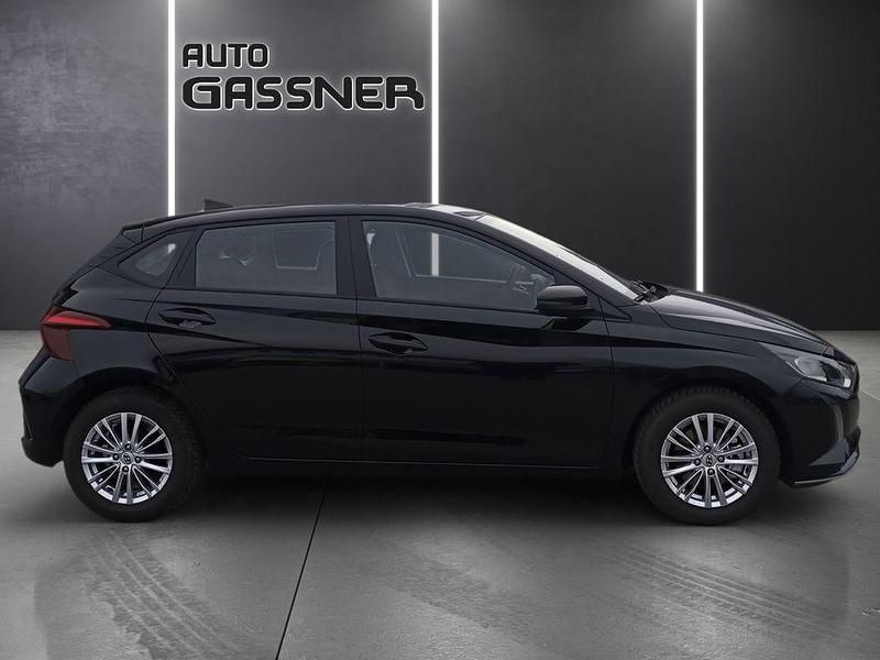 Neu Hyundai i20 Select 101 PS (74 kW) 2025 Schwarz Limousine