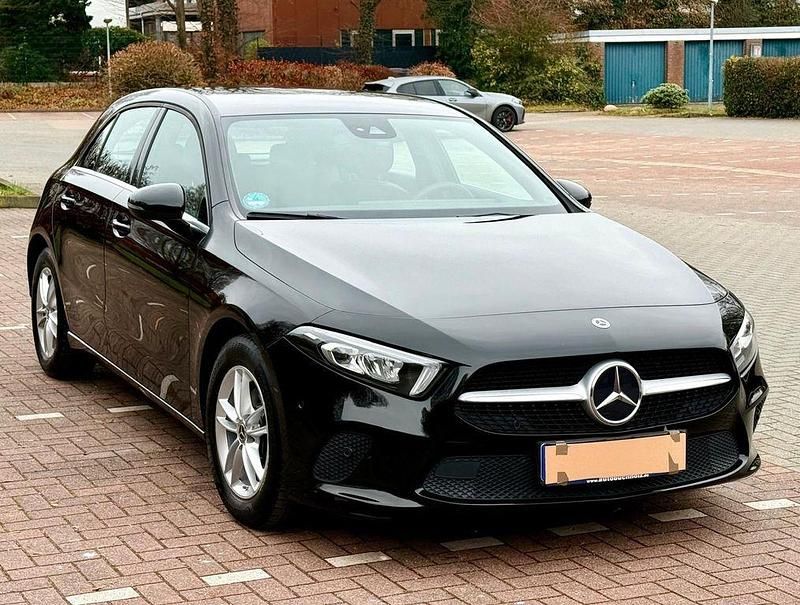 Schwarz Gebraucht 2020 Mercedes A160 Limousine | 18.990 € (Fairer Preis) - Bild 1/4