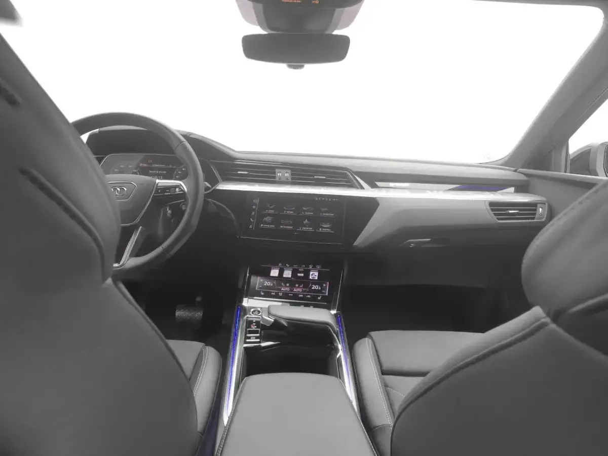 Gebraucht Audi Q8 e-tron S-Line 250 kW (340 PS) 2023 Gletscherweiß metallic SUV