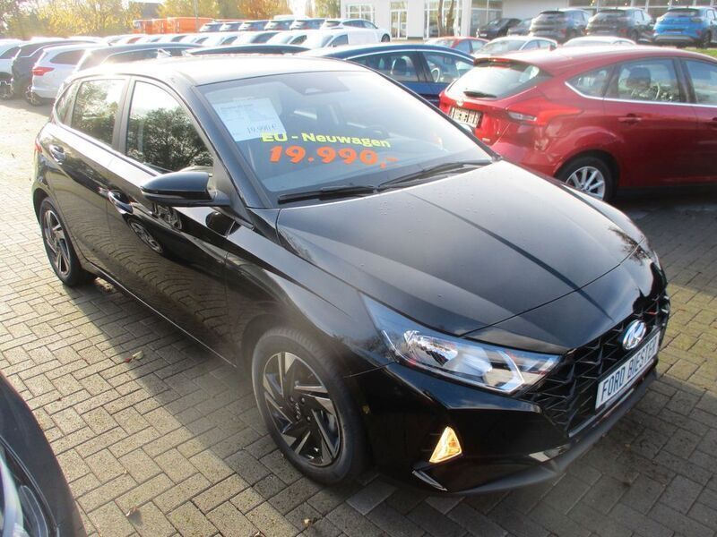 Gebraucht Hyundai i20 Select 101 PS (74 kW) 2023 Phantom black Limousine