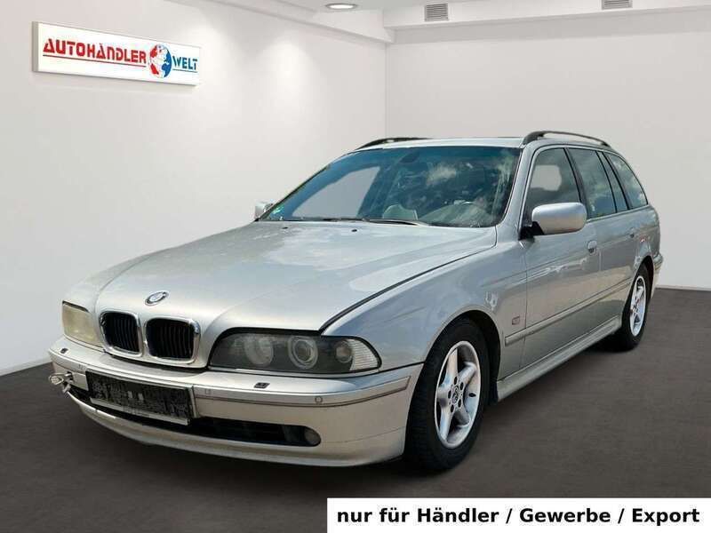Silber Gebraucht 2002 BMW 520 Sport Line Kombi | 499 € - Bild 1/3