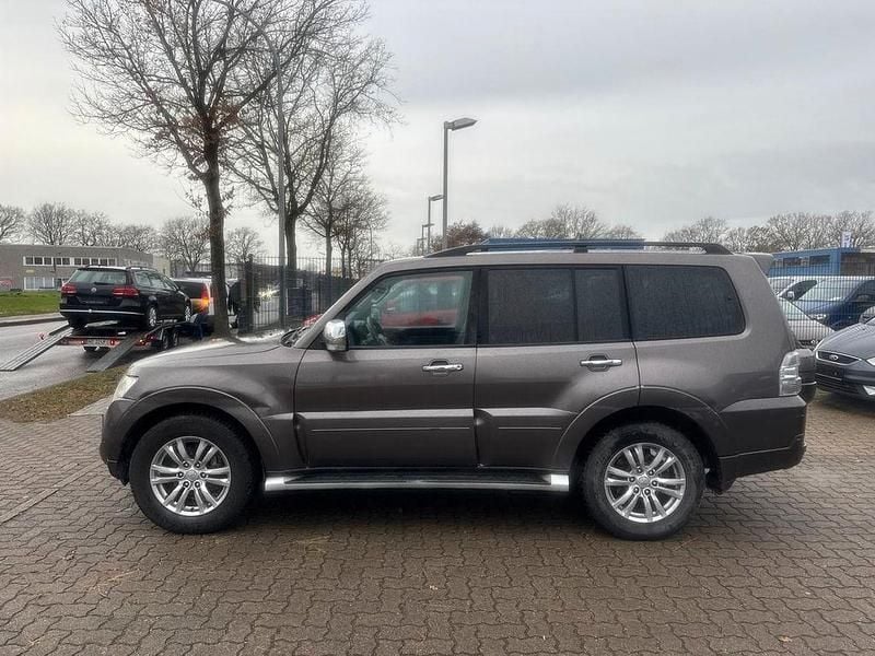 Gold Gebraucht 2012 Mitsubishi Pajero Edition SUV | 7.400 € - Bild 1/4