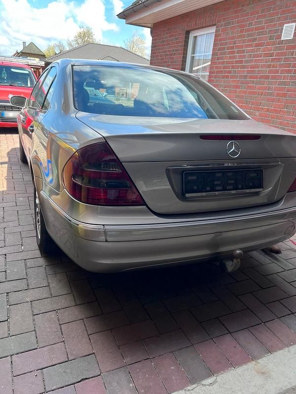 Second-hand Mercedes E200 122 CP (89 kW) 2003 Gri Berlinǎ