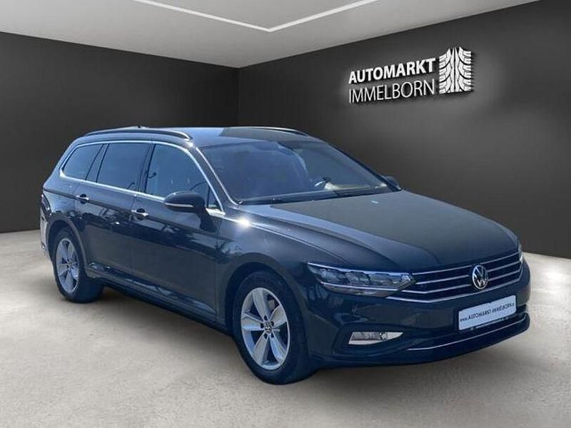 Grau Gebraucht 2021 VW Passat Limousine | 25.480 € (Guter Preis) - Bild 1/4