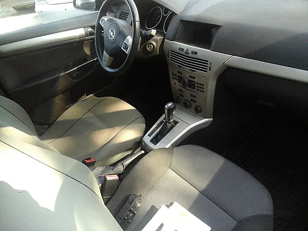 Gebraucht Opel Astra Edition 140 PS (102 kW) 2007 Schwarz Kleinwagen
