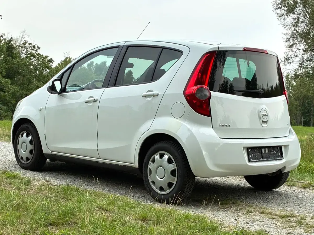 Gebraucht Opel Agila Edition 86 PS (63 kW) 2008 Galacticweiss/l: alpenweiss Kleinwagen