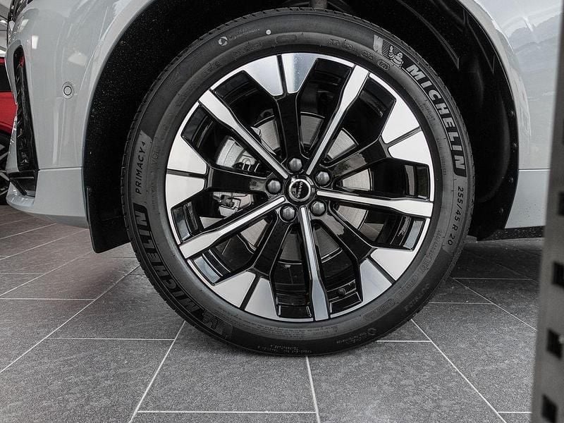 Neu Volvo XC60 Plus 250 PS (183 kW) 2025 Grau SUV