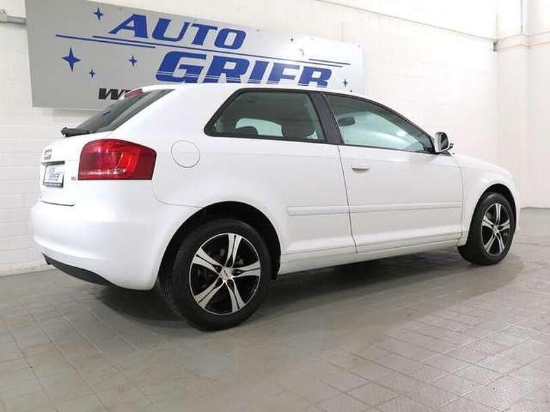 Gebraucht Audi A3 Attraction 102 PS (75 kW) 2010 Ibisweiß Kleinwagen