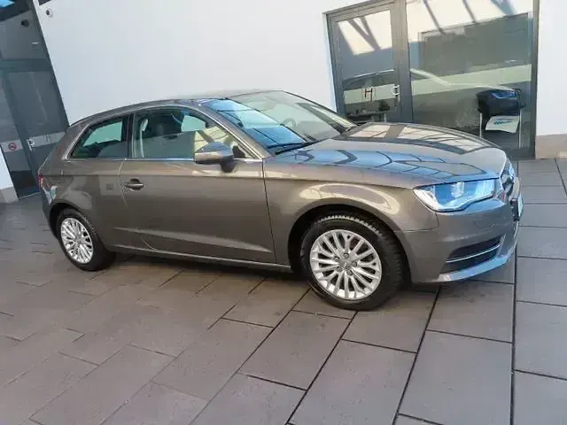 Gebraucht Audi A3 Ambiente 122 PS (89 kW) 2013 Grau Limousine
