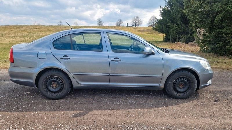 Gebraucht Skoda Octavia Ambition 122 PS (89 kW) 2012 Grau Limousine