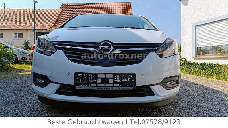 Weiß Gebraucht 2018 Opel Zafira Edition Van / Kleinbus | 14.985 € (Etwas zu teuer) - Bild 1/4