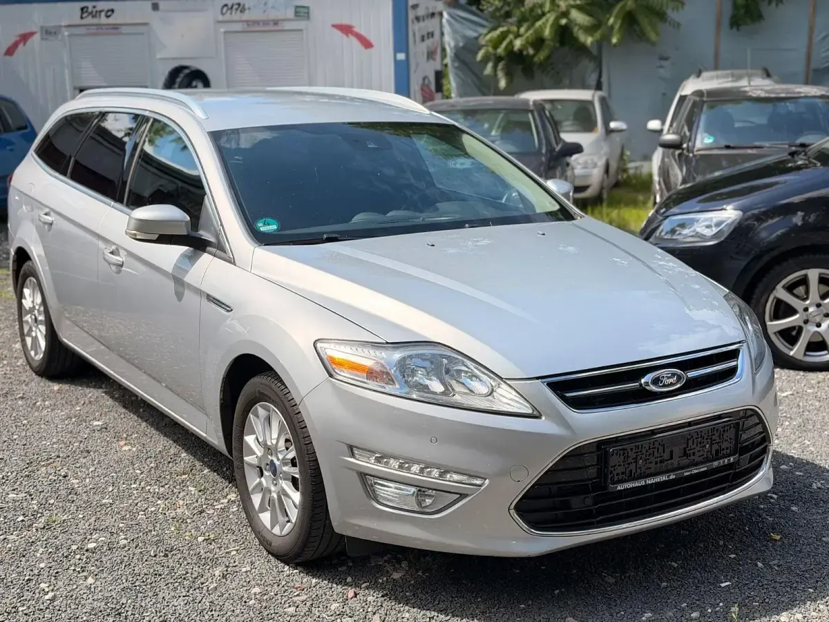 Gebraucht Ford Mondeo Business Edition 163 PS (119 kW) 2013 Polarsilber metallic Kombi