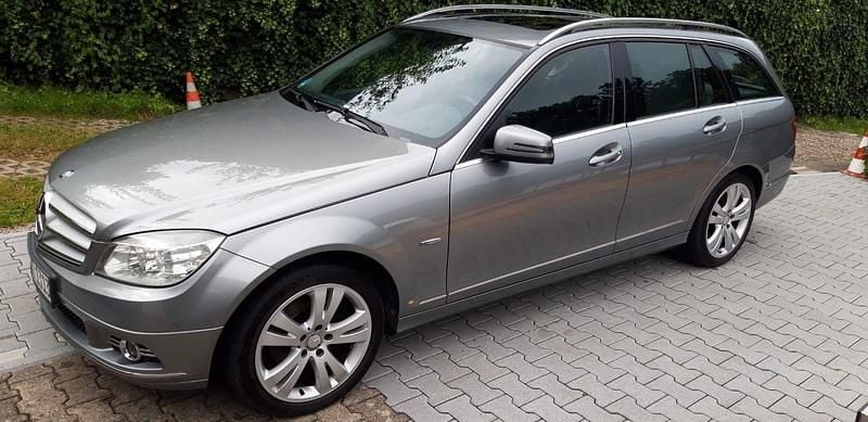 Silber Gebraucht 2009 Mercedes 220 Kombi | 3.575 € - Bild 1/4