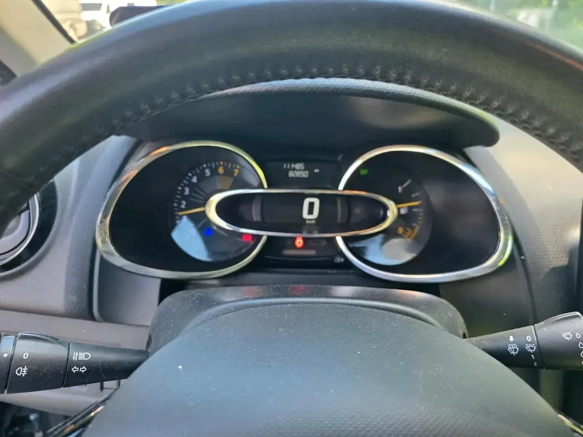 Gebraucht Renault Clio 90 PS (66 kW) 2014 Silber Kleinwagen