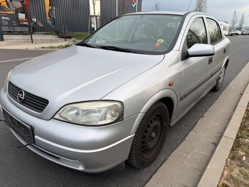 Grau Gebraucht 1998 Opel Astra Comfort Limousine | 599 € (Guter Preis) - Bild 1/4