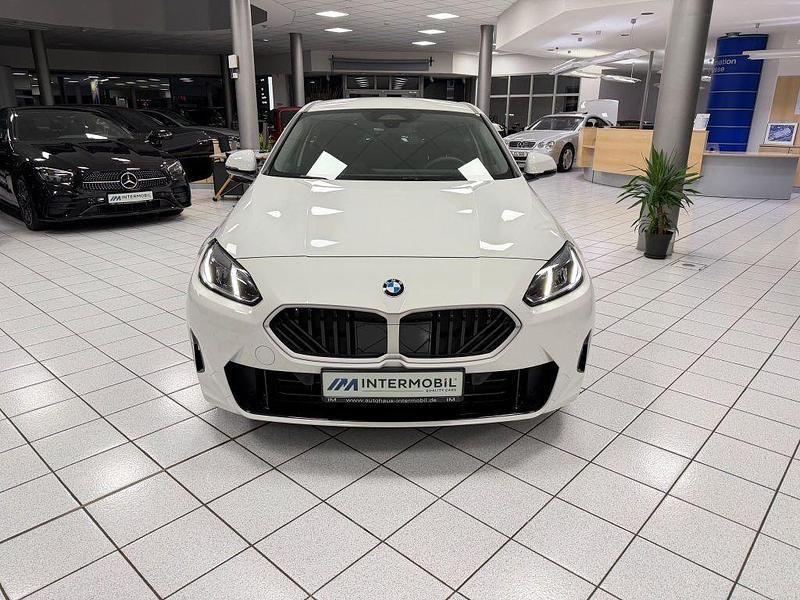 Neu BMW 116 122 PS (89 kW) 2025 Alpinweiss iii Kleinwagen