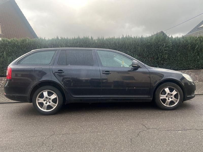 Gebraucht Skoda Octavia Elegance 105 PS (77 kW) 2012 Schwarz Kombi