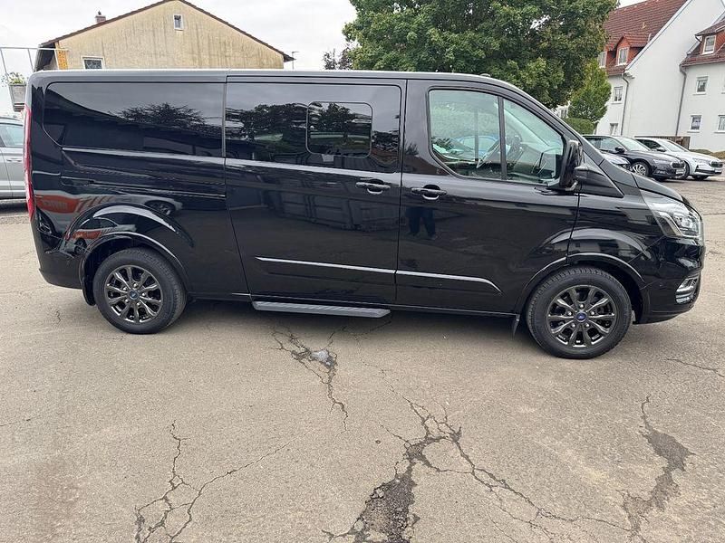 Gebraucht Ford Tourneo 185 PS (136 kW) 2020 Agate black Kombi