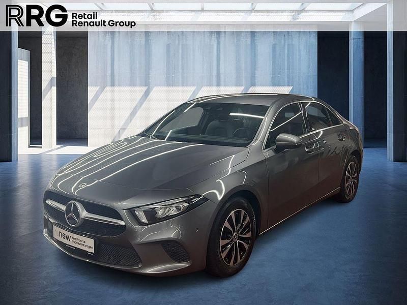Grau Gebraucht 2020 Mercedes A180 Progressive Limousine | 23.990 € (Fairer Preis) - Bild 1/3