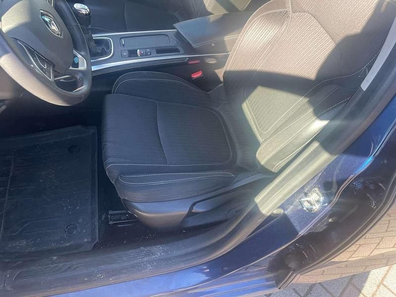 Gebraucht Renault Mégane IV Intens 132 PS (97 kW) 2018 Blau cosmos Kleinwagen