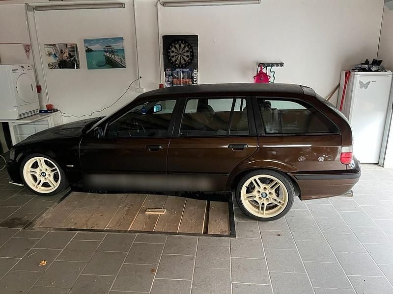Gebraucht BMW 323 170 PS (125 kW) 1997 Braun Kombi
