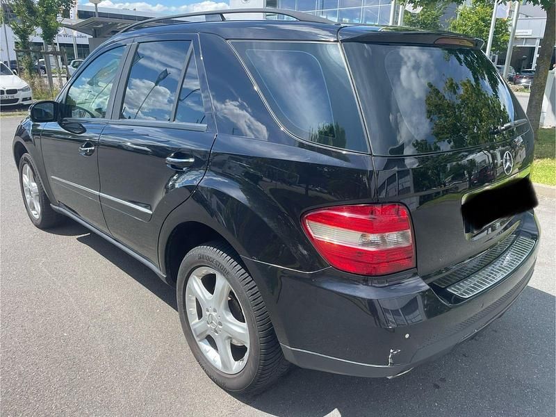Gebraucht Mercedes ML320 224 PS (164 kW) 2006 Schwarz SUV